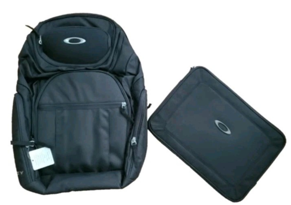 NEW Oakley 30L Status Back Pack School Travel Office +17" Laptop Sleeve (Enduro